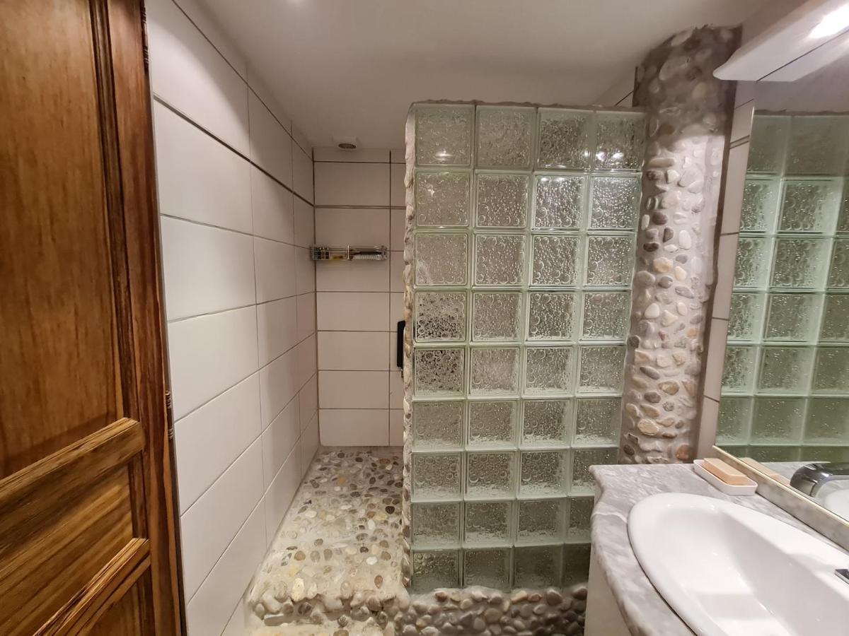 Bel Appartement Renove, Avec Terrasse Et Piscine La Croix-Valmer Eksteriør billede